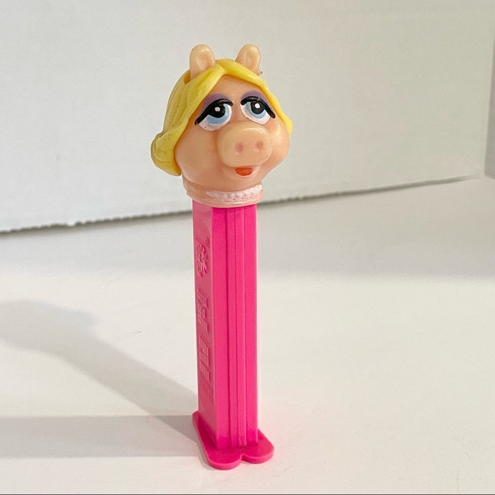 Vintage Hot Pink Miss Piggy Pez Dispenser Muppets Collection with Feet